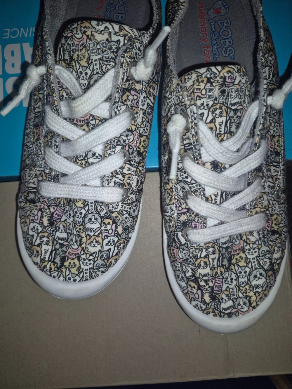 BOB'S WOMENS SIZE 10 WITH CATS